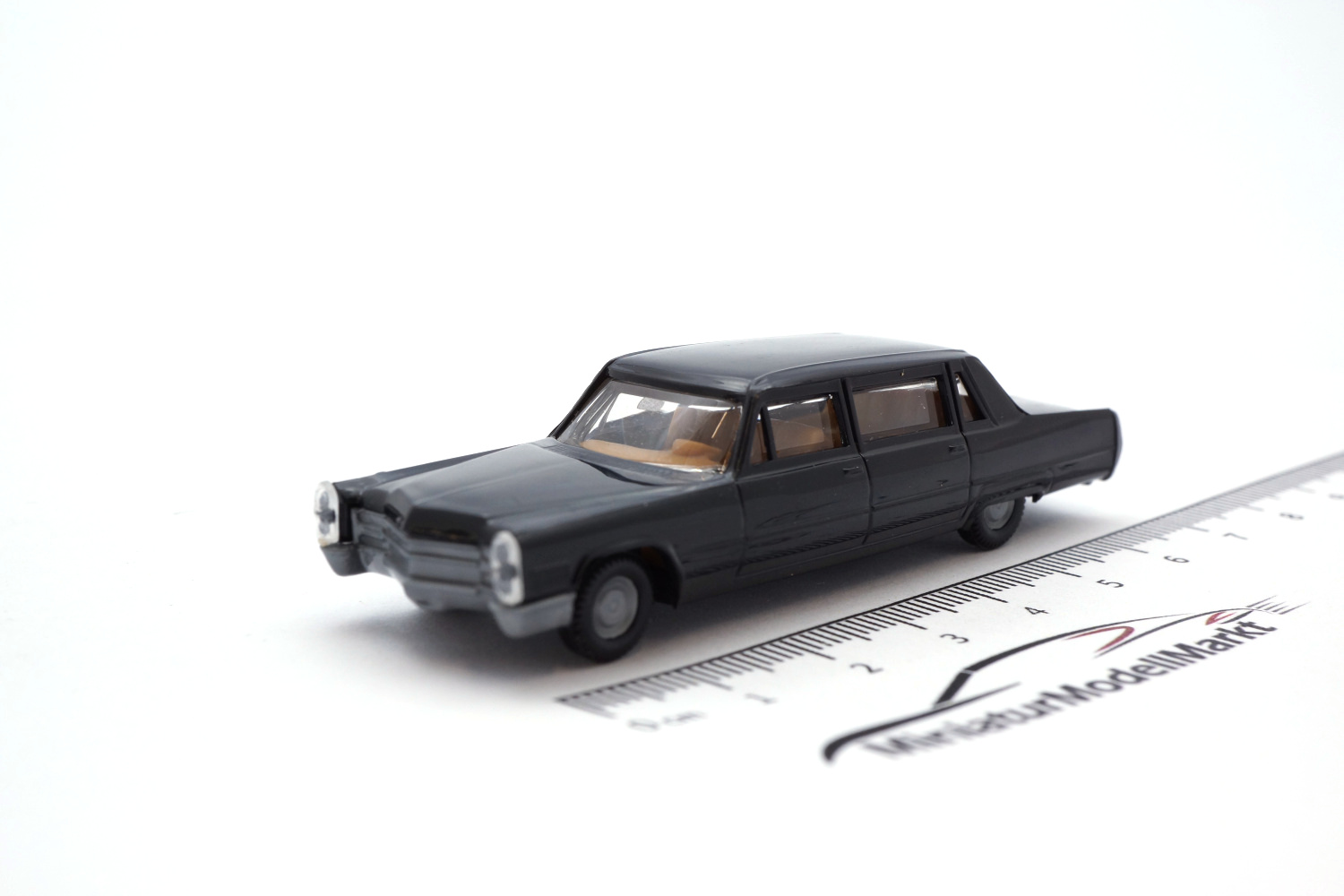 Praline 82506-01 Cadillac Pullman Limousine - Schwarz - 1970 1:87