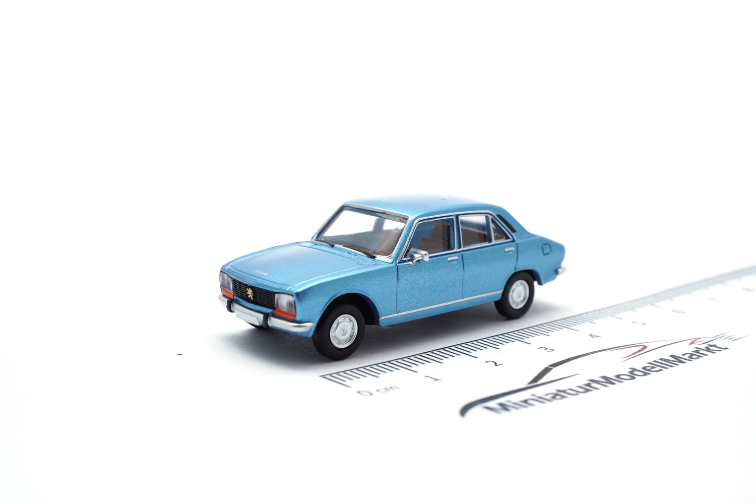 Brekina SAI6604 Peugeot 504 - Azurblau (SAI) 1:87