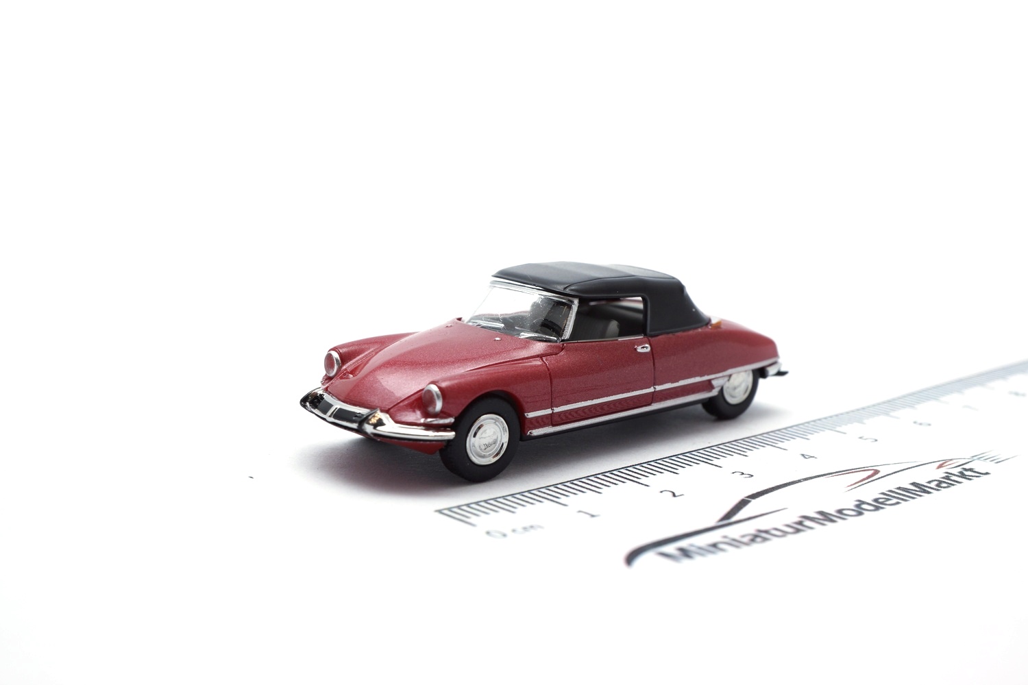 Brekina SAI7818 Citroen DS 19 Cabrio - Rubinrot - 1963 (SAI) 1:87