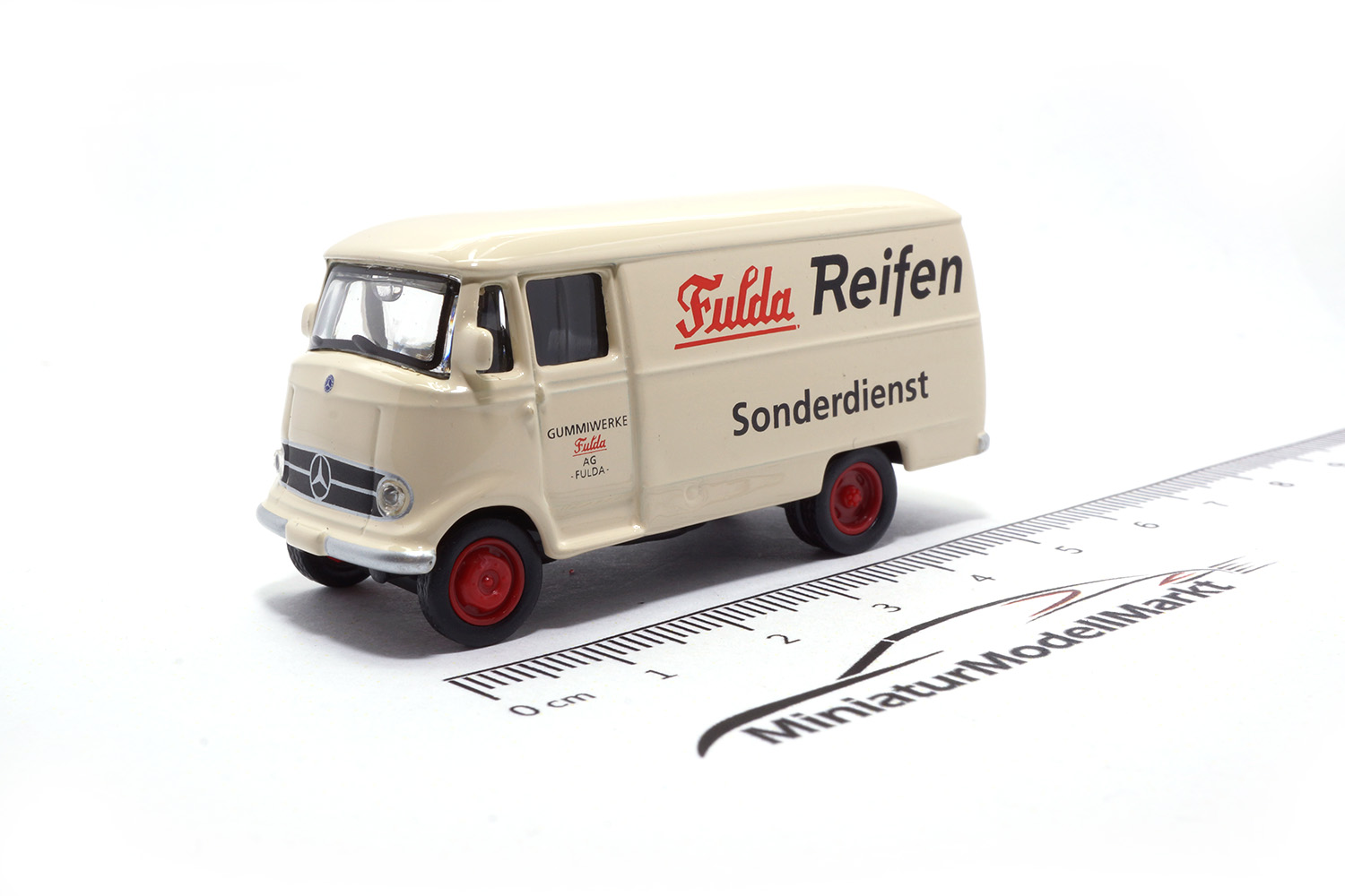 Schuco 1/43. Mercedes-Benz L319 1956 Kofferwagen Herta - wurst. Réf. 02902