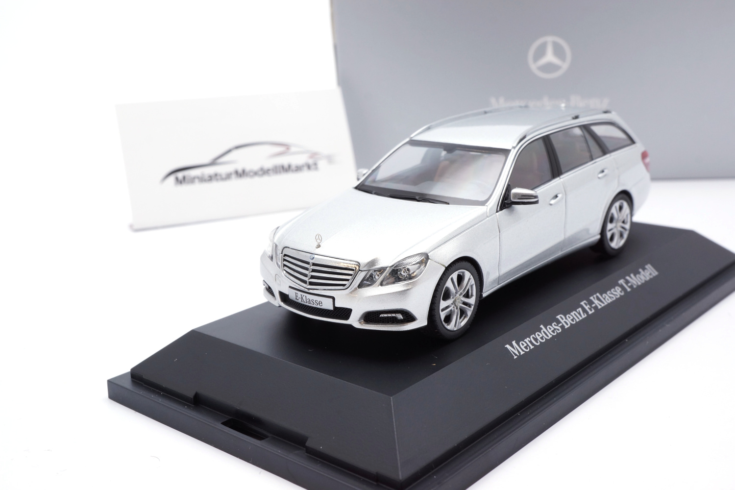 Schuco B66962435 Mercedes-Benz E-Klasse T-Modell (S212) - Iridiumsilber 1:43