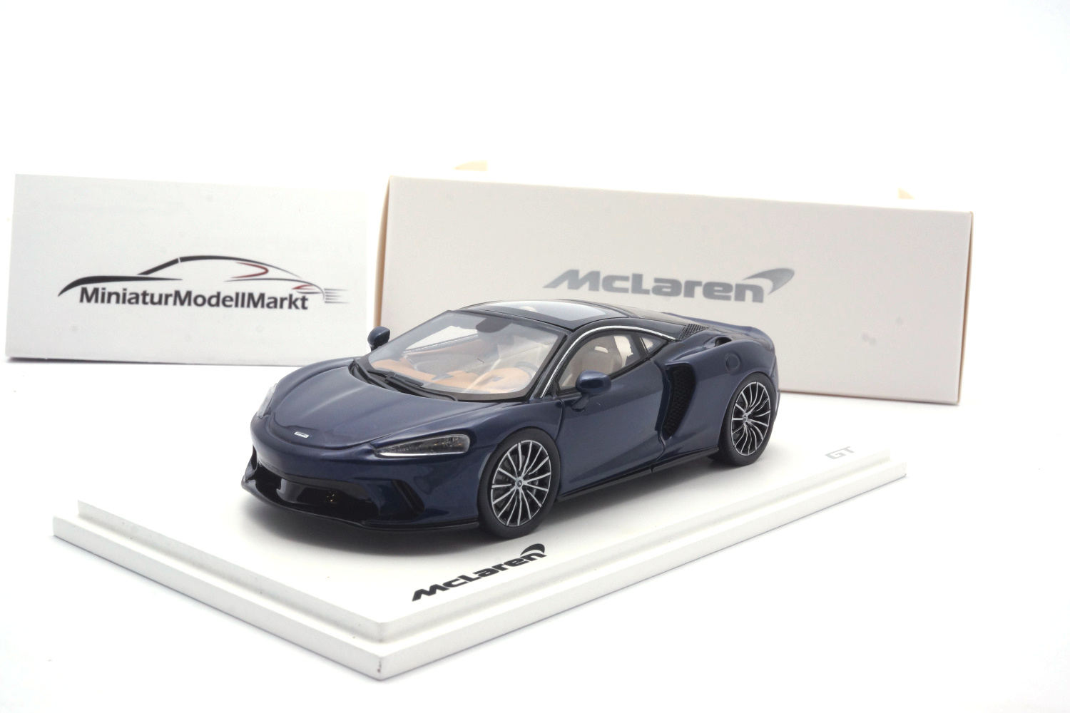 Spark 22QA246GP McLaren GT Baujahr - namaka blau - 2019 1:43