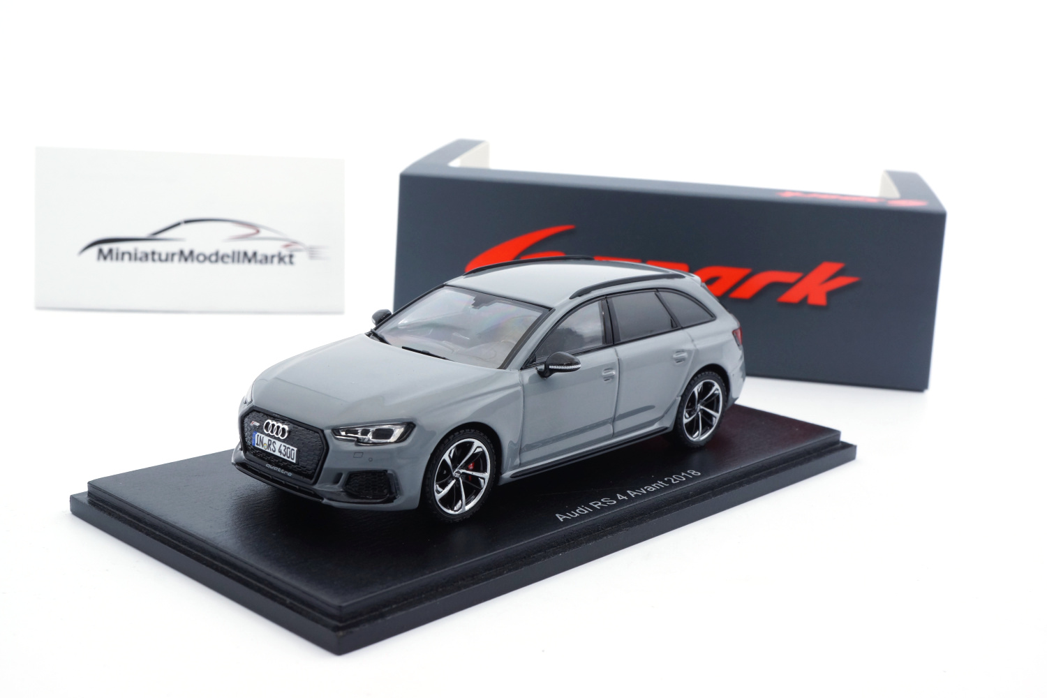 Spark S7832 Audi RS4 - Nardo-Grau - 2018 1:43