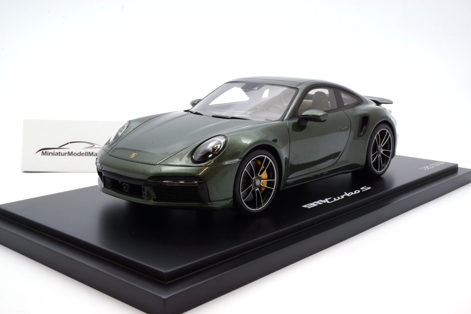 Spark WAP02117C0L002 Porsche 911 992 Turbo S - oakgreen 1:18