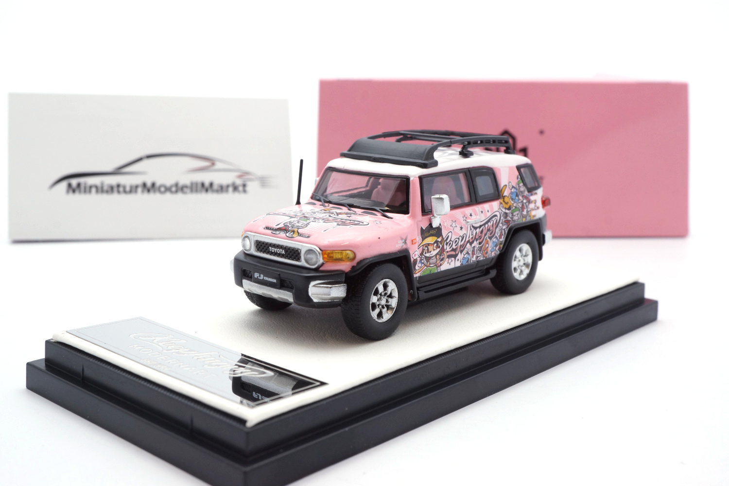 ModernArt TM-ka-fj Toyota FJ - Keep Angry - Pink mit Figur 1:64