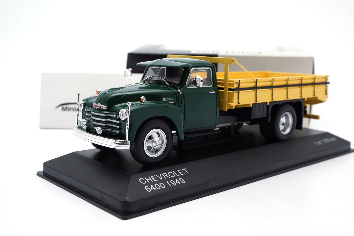 WhiteBox 276T Chevrolet 6400 - dunkelgrün/dunkelgelb - 1949 1:43