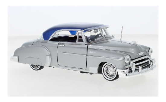 Motormax MOM79026 Chevrolet Bel Air - silber , blau (Metallic) 1:24