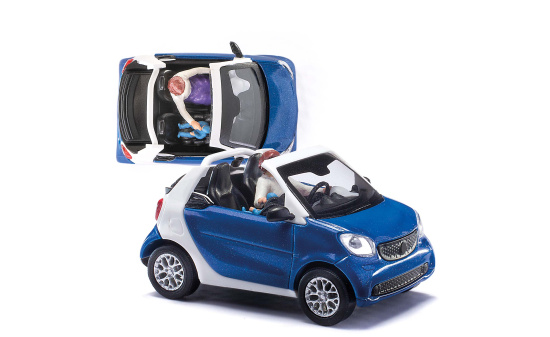 Busch 50779 Smart Fortwo Cabrio, Figuren - Vorbestellung 1:87