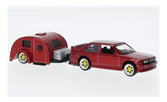 Maisto 15368-23039 BMW M3 (E30), metallic-rot, mit Caravan, 1988 1:64