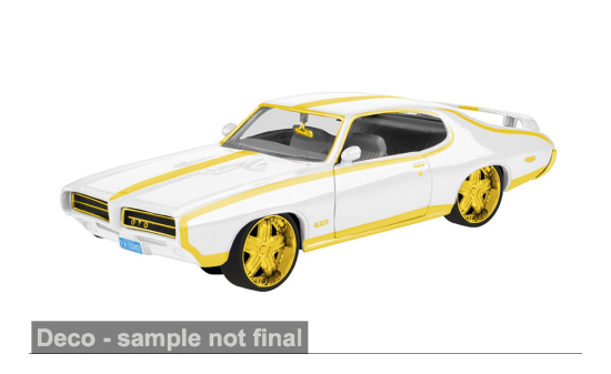 Motormax MOM79224 Pontiac GTO Judge - weiss , gold - Vorbestellung 1:24