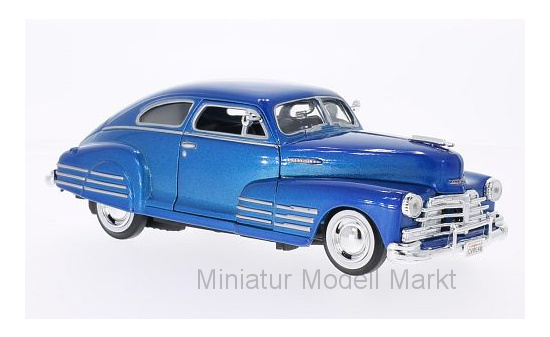 Motormax MOM73266MET.-BLUE Chevrolet Aerosedan Fleetline - blau (Metallic) 1:24