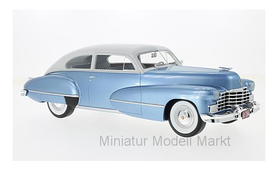 BoS-Models 284 Cadillac Series 62 Club Coupe, metallic-hellblau/hellgrau, 1946 1:18