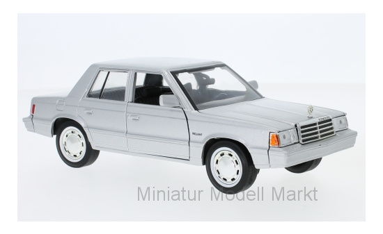 Motormax 73336SILVER Plymouth Reliant, silber, 1983 1:24