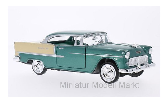 Motormax 73229MET-GREEN Chevrolet Bel Air Hardtop, metallic-grün/beige, 1955 1:24