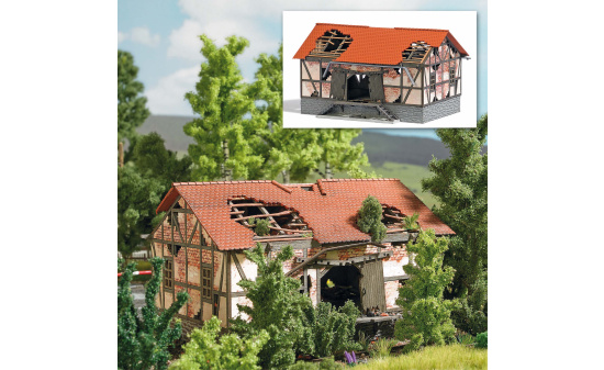 Busch 1664 Verfallener Güterschuppen 1:87