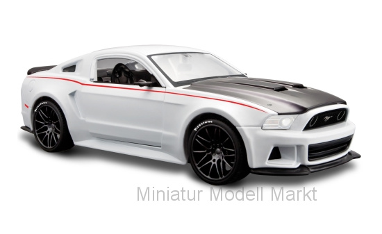 Maisto 31506WHITE Ford Mustang Street Racer , weiss/matt-schwarz, 2014 1:24