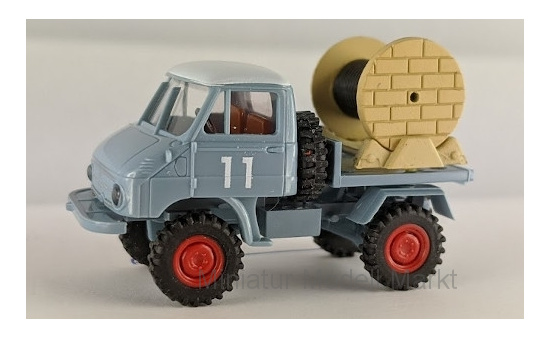 Brekina 93993 Mercedes Unimog 411 Plattform mit Ladegut (lose beiliegend), blaugraue Spedition, Wagennummer 11 1:87