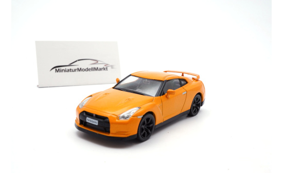 Solido S4401200 Nissan GT-R - Orange 1:43