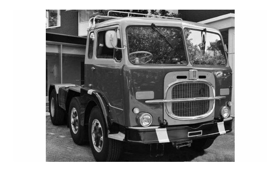 IXO TR101 Fiat 690 T1, rot/weiss, 1961 1:43