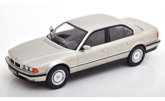 KK-Scale KKS180365 BMW 740i E38 1.Serie - silber - 1994 1:18